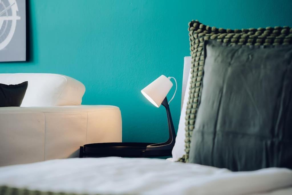 Downtown 2Bd Riverside Apartment Near Dancing House プラハ エクステリア 写真