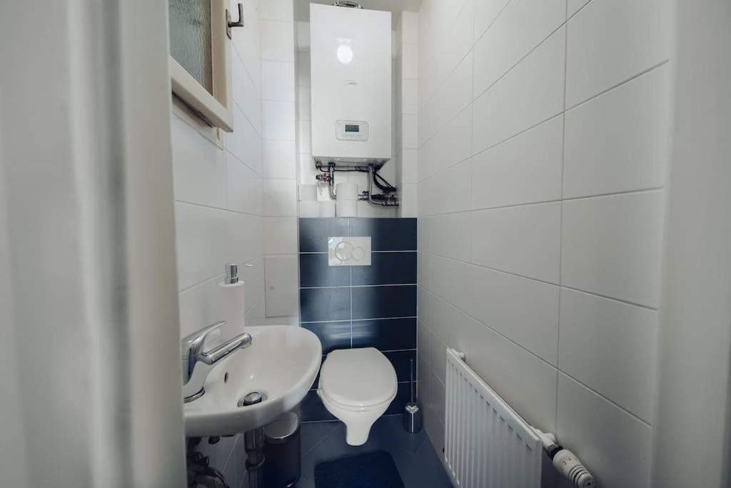 Downtown 2Bd Riverside Apartment Near Dancing House プラハ エクステリア 写真