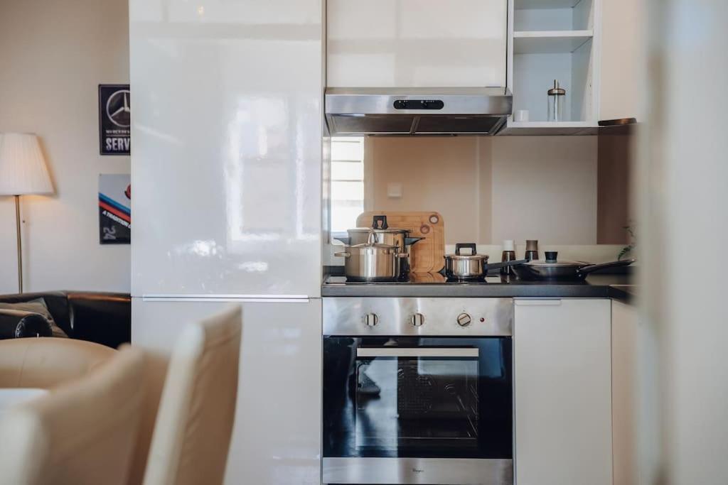 Downtown 2Bd Riverside Apartment Near Dancing House プラハ エクステリア 写真